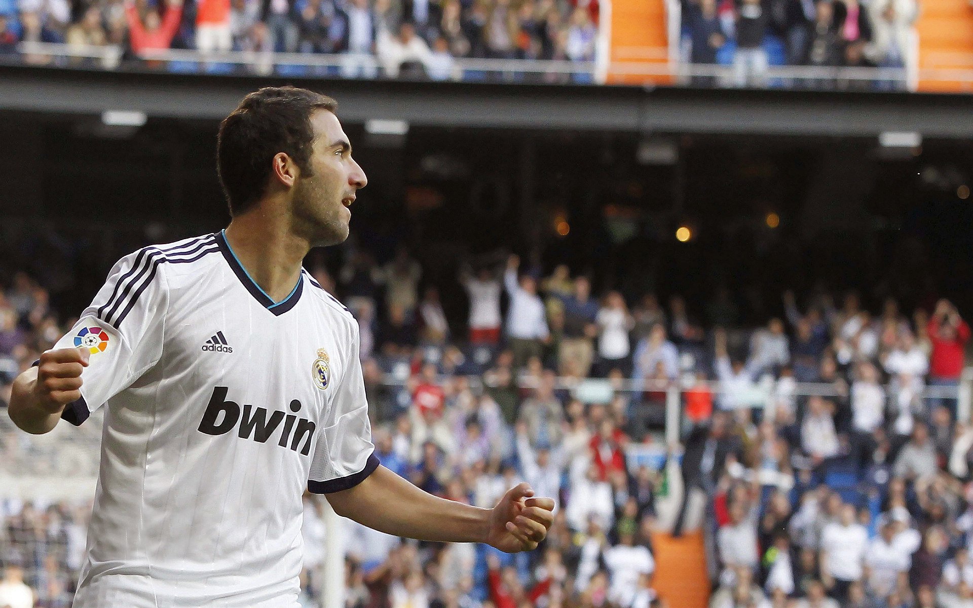 湖人队迎来重要比赛，争夺季后赛席位，湖人主场时隔8年再迎季后赛