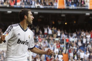 开云官方网站-湖人队迎来重要比赛，争夺季后赛席位，湖人主场时隔8年再迎季后赛