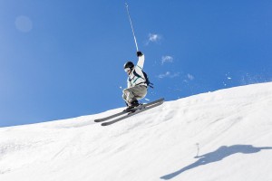 kaiyun体育综合-季后赛“爆冷门”不断，黑马队伍崛起引人关注！